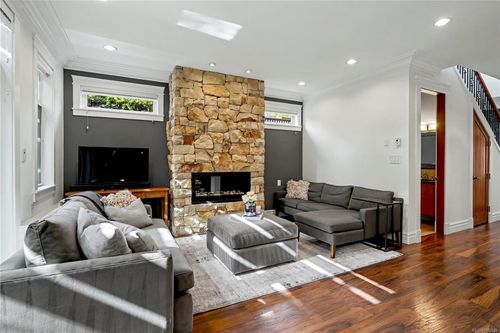 4-2622 Shelbourne St, Victoria, BC, V8R4L9 | Card Image