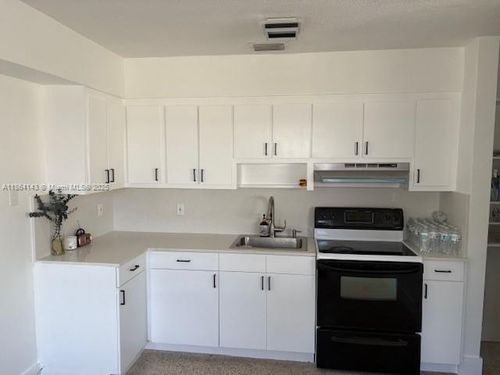 b-2323 Nw 33rd St, Miami, FL, 33142-5858 | Card Image