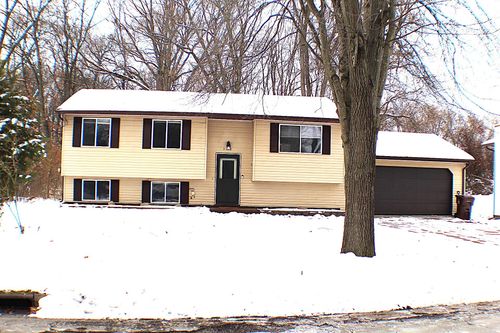 2212 Aurora Dr, Jackson, MI, 49203-3802 | Card Image