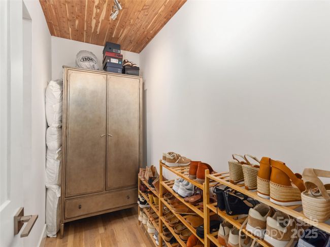 Primary Closet | Image 19