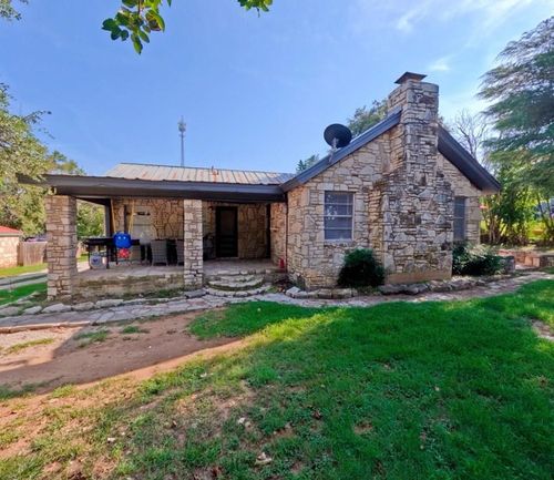 609 W Live Oak St, Fredericksburg, TX, 78624-4415 | Card Image