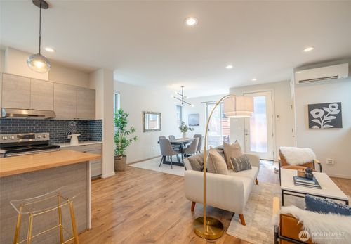 424 26th Ave S, Seattle, WA, 98144-2335 | Card Image