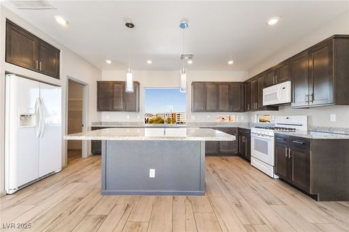 8032 Carpenter Creek Ave, Las Vegas, NV, 89113-3685 | Card Image