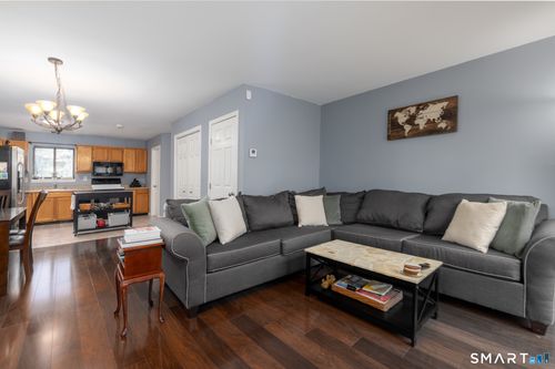 41c-550 Darling St, Southington, CT, 06489-2676 | Card Image