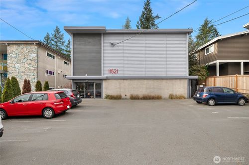11521 Greenwood Ave N, Seattle, WA, 98133-8684 | Card Image