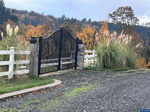 4555 Lobo Ln Ne, Silverton, OR, 97381-9054 | Card Image