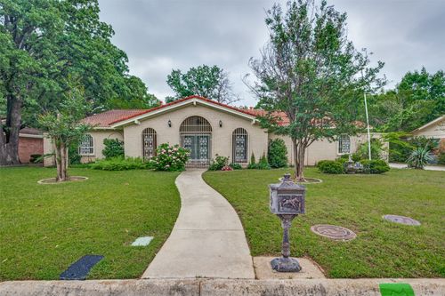 849 Wheelwood Dr, Hurst, TX, 76053-3869 | Card Image