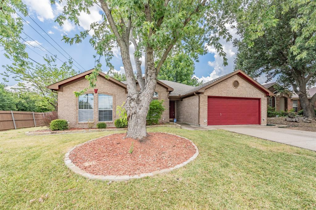 Crestmeadow Ln, Mansfield, TX 76063