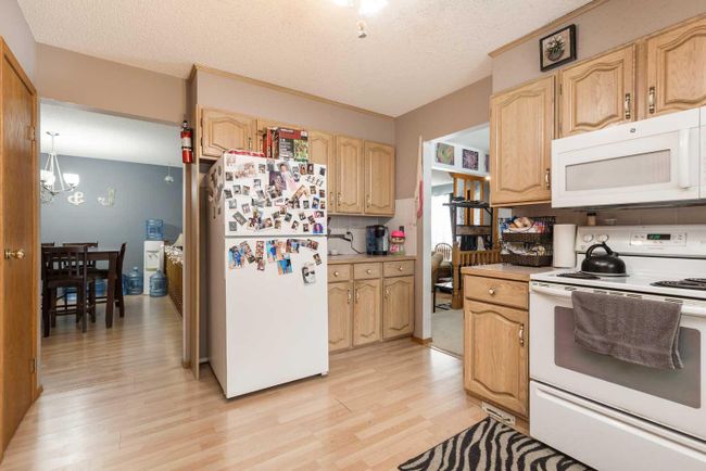 518 12 Street S, Home with 4 bedrooms, 2 bathrooms and 4 parking in Lethbridge AB | Image 8
