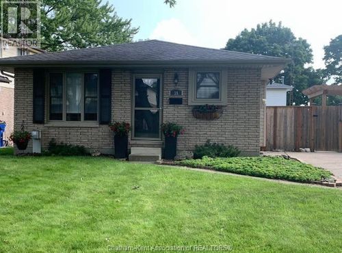 35 Garden Vale Rd, Chatham, ON, N7L4Z5 | Card Image