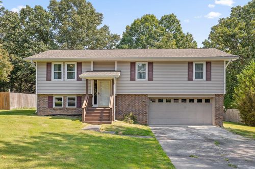 8211 Blue Spruce Dr, Hixson, TN, 37343-1216 | Card Image