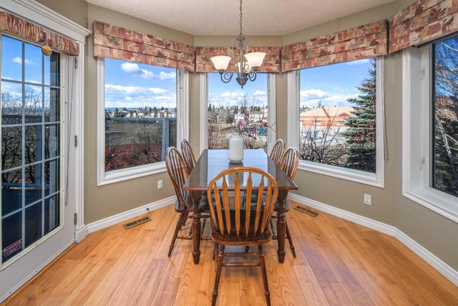 32 Hawkmount Heights Nw, Home with 5 bedrooms, 5 bathrooms and 2 parking in Calgary AB | Image 16