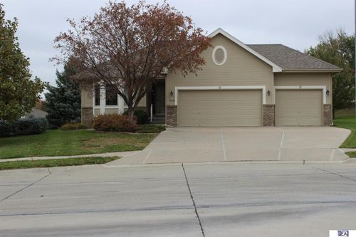 19220 Ontario Cir, Omaha, NE, 68130-5037 | Card Image