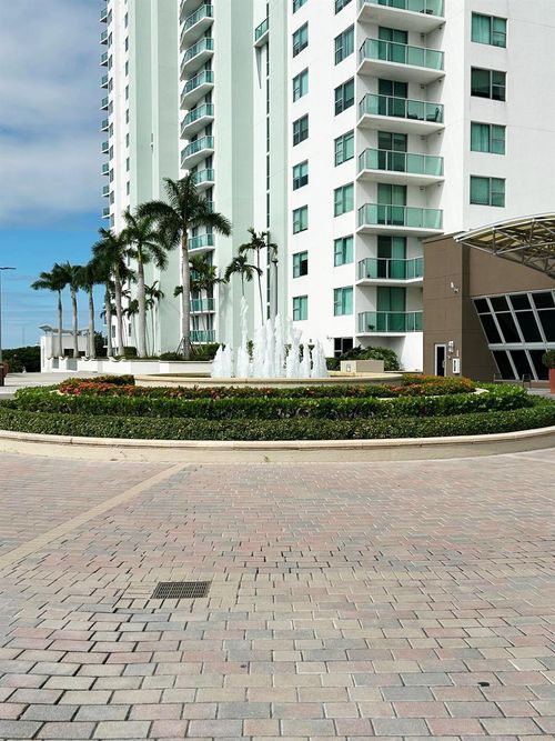 apt-2204n-2641 N Flamingo Rd, Sunrise, FL, 33323-1748 | Card Image