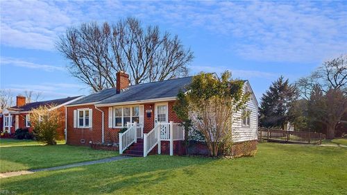 1813 Canterbury Rd, Hampton, VA, 23666-4326 | Card Image