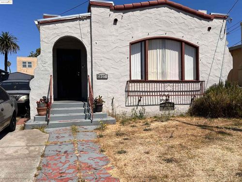 2627 67th Ave, Oakland, CA, 94605-2333 | Card Image