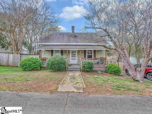 9 Traction St, Greenville, SC, 29611-4754 | Card Image