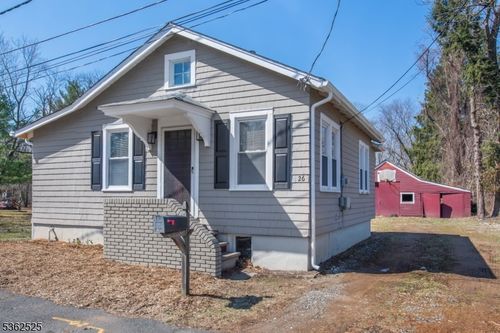 26 Broadway Ln, Fairfield, NJ, 07004-3702 | Card Image