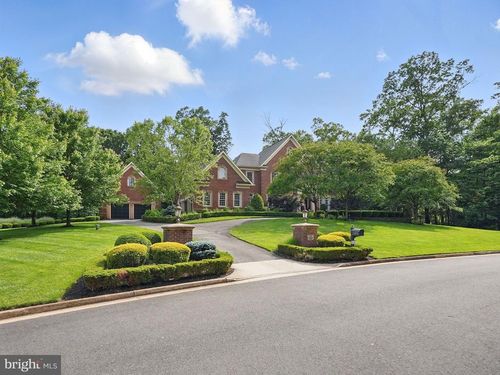 2555 Vale Ridge Ct, Oakton, VA, 22124-1542 | Card Image