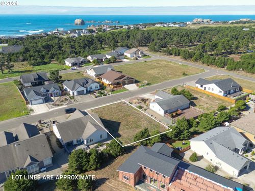 2653 Spinnaker Dr, Bandon, OR, 97411-8909 | Card Image