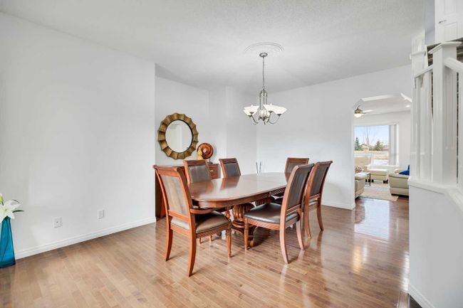 133 Everwoods Court Sw, Home with 4 bedrooms, 3 bathrooms and 4 parking in Calgary AB | Image 9
