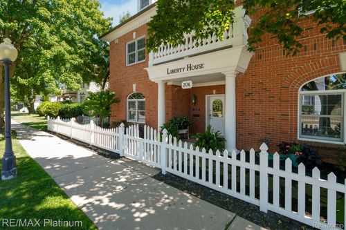 206 E Liberty St, Milford, MI, 48381-1994 | Card Image