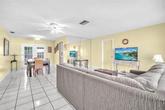 700 Nw 88 Th Ter, House other with 3 bedrooms, 2 bathrooms and null parking in Pembroke Pines FL | Image 9