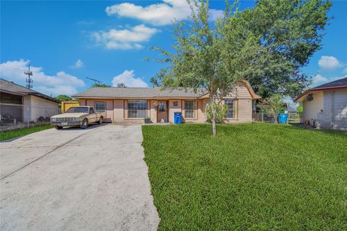 118 W Doverfield Dr, Houston, TX, 77037-3806 | Card Image