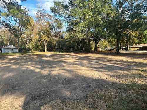 1061 S Main St, Marksville, LA, 71351-2916 | Card Image