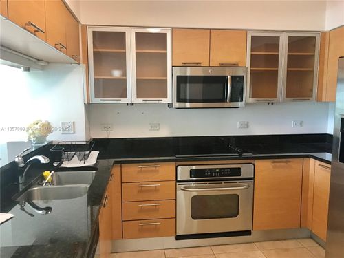 apt-405-31 Se 5th St, Miami, FL, 33131-2505 | Card Image