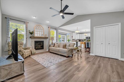 21150 Bryce Ct, BROWNSTOWN TWP, MI, 48174-2502 | Card Image