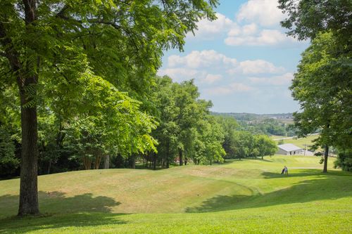 111 Country Hills Dr, Hendersonville, TN, 37075-8545 | Card Image