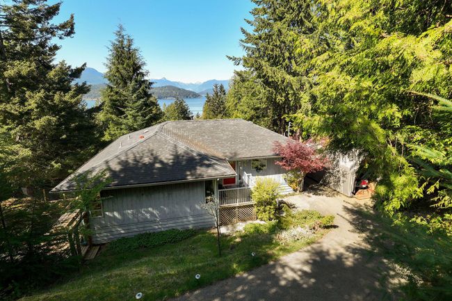 876 Windjammer Road, House other with 4 bedrooms, 3 bathrooms and null parking in Bowen Island BC | Image 2