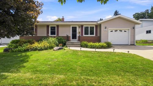 1367 Balsam Place, West Bend, WI, 53095 | Card Image