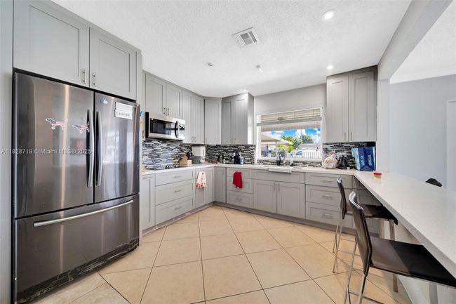 0 - 1360 W 4 Th Ln, House other with 3 bedrooms, 3 bathrooms and null parking in Hialeah FL | Image 14