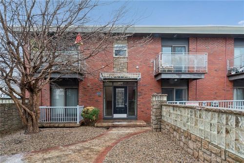 apt-4-4203 Clark Ave, Kansas City, MO, 64111-3168 | Card Image