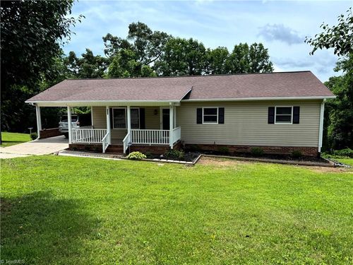 337 Grassy Creek Dr, State Road, NC, 28676-8856 | Card Image