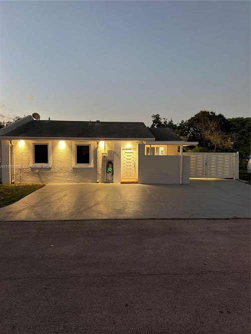 5211 Nw 196th Ter, Miami Gardens, FL, 33055-1648 | Card Image