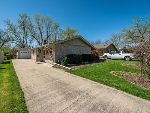 1335 Spencer Pl, Adrian, MI, 49221-3132 | Card Image