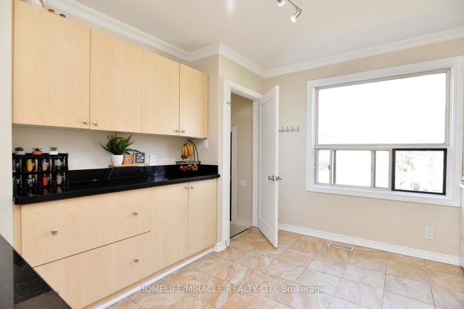 7 Sophia St, House other with 3 bedrooms, 2 bathrooms and 4 parking in Brampton ON | Image 15