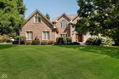 4827 Woods Edge Dr, Zionsville, IN, 46077-9664 | Card Image