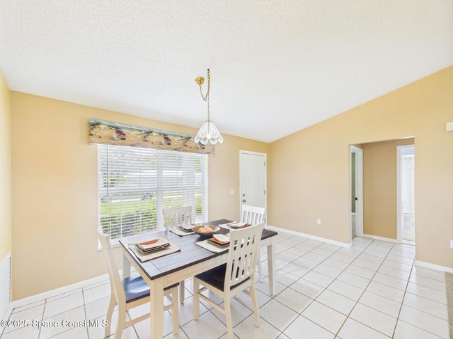 552 Biscayne Ln, House other with 3 bedrooms, 2 bathrooms and null parking in SEBASTIAN FL | Image 4