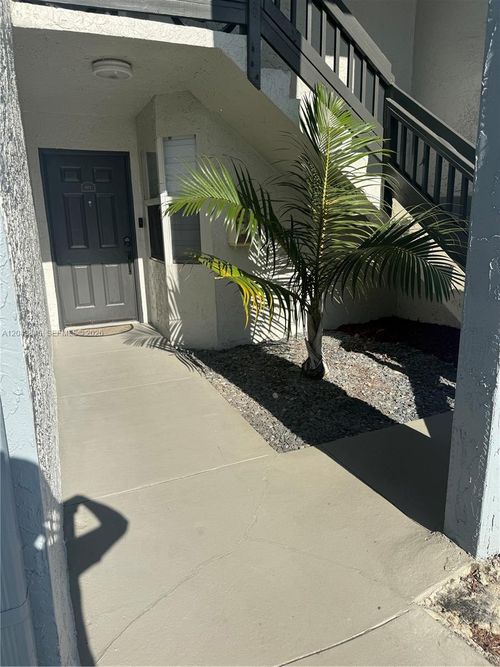 601-601 Sw 113th Way, Pembroke Pines, FL, 33025-3440 | Card Image