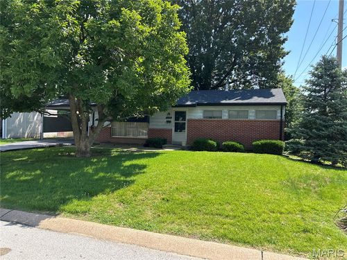 1228 Arrowhead Dr, Olivette, MO, 63132-2402 | Card Image