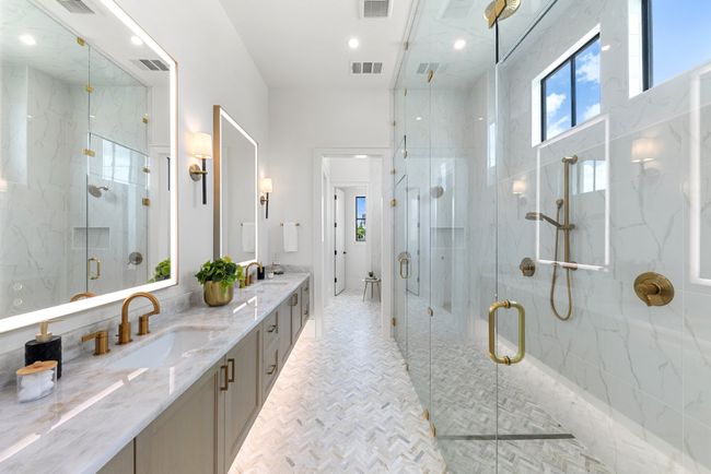 Primary Bathroom | Image 15