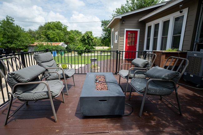 610 E Pfluger St, House other with 4 bedrooms, 3 bathrooms and 6 parking in Pflugerville TX | Image 4