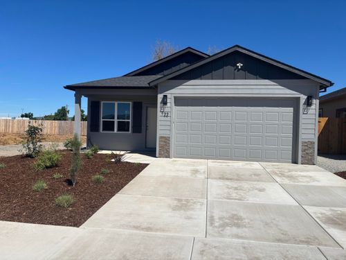 17-722 Dahl Pl, Medford, OR, 97501-0402 | Card Image