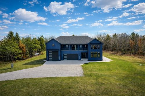 61956 210th St, Nevada, IA, 50201-7835 | Card Image