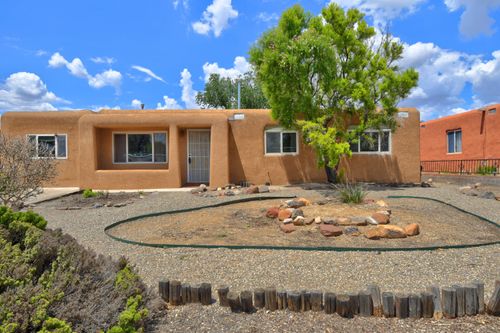 4301 Delamar Ave Ne, Albuquerque, NM, 87110-8204 | Card Image