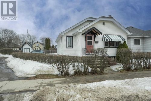 522 Syndicate Ave N, Thunder Bay, ON, P7C3X1 | Card Image